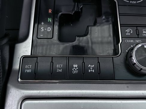 Used 2016 Toyota Land Cruiser image 45