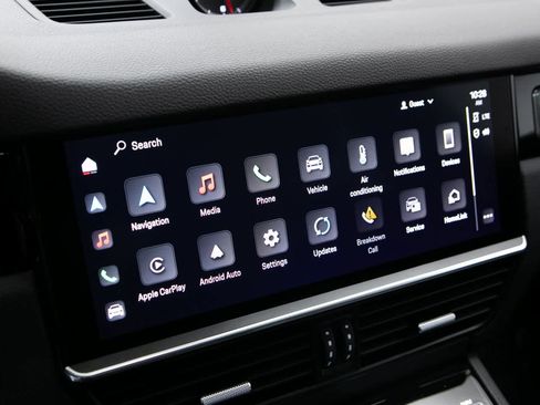 Certified 2023 Porsche Cayenne Platinum Edition image 15