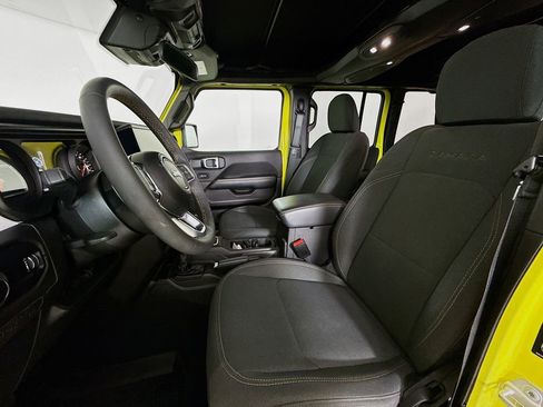Used 2024 Jeep Wrangler Sahara image 21