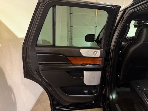 Used 2020 Lincoln Navigator Reserve w/ Equipment Group 208A Reserve AWD/4WD image 12