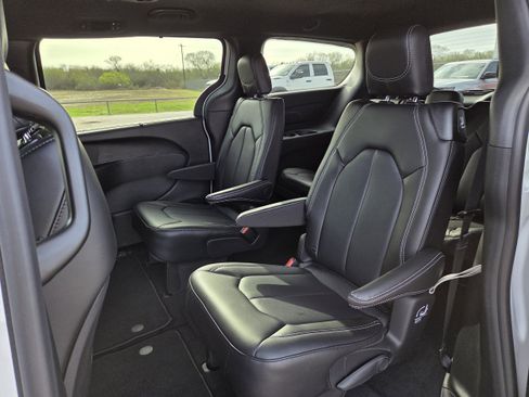 New 2026 Chrysler Voyager LX image 22