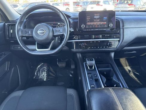 Used 2024 Nissan Pathfinder SV image 15