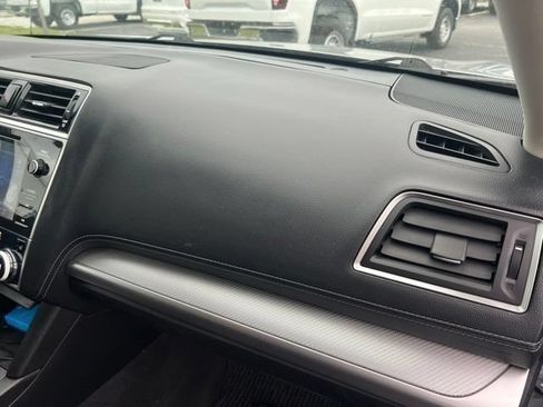 Used 2018 Subaru Outback 2.5i Premium AWD/4WD image 19
