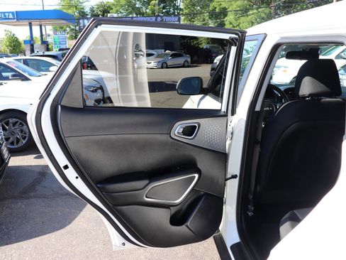 Used 2023 Kia Soul LX FWD image 22