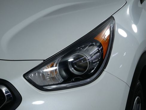 Certified 2019 Kia Niro LX image 14