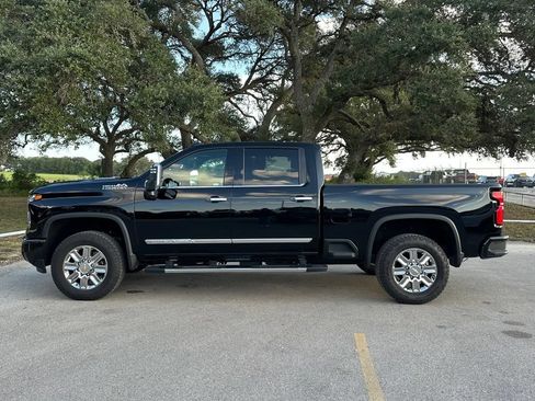 Used 2026 Chevrolet Silverado 2500 High Country w/ Technology Package AWD/4WD image 8