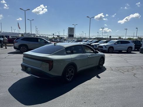 Used 2025 Kia K4 FWD image 2