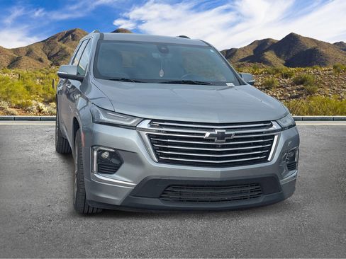 Used 2023 Chevrolet Traverse Premier image 3