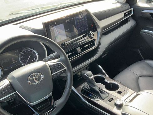 Used 2022 Toyota Highlander Limited AWD/4WD image 18