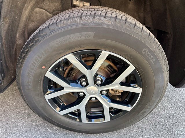 Used 2024 Jeep Grand Cherokee Limited AWD/4WD image 32