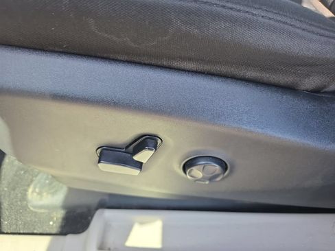 Used 2023 Chrysler Voyager LX FWD image 13