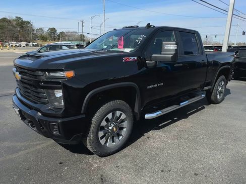 Used 2025 Chevrolet Silverado 2500 Custom w/ Custom Value Package AWD/4WD image 4