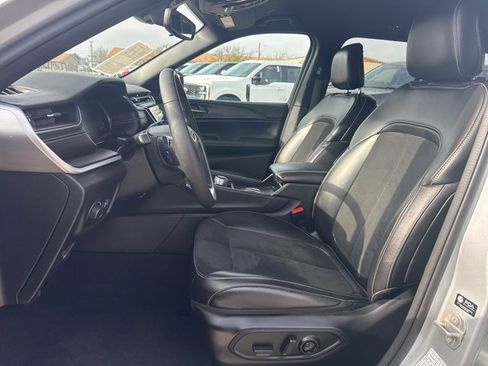 Used 2024 Jeep Grand Cherokee Altitude image 2