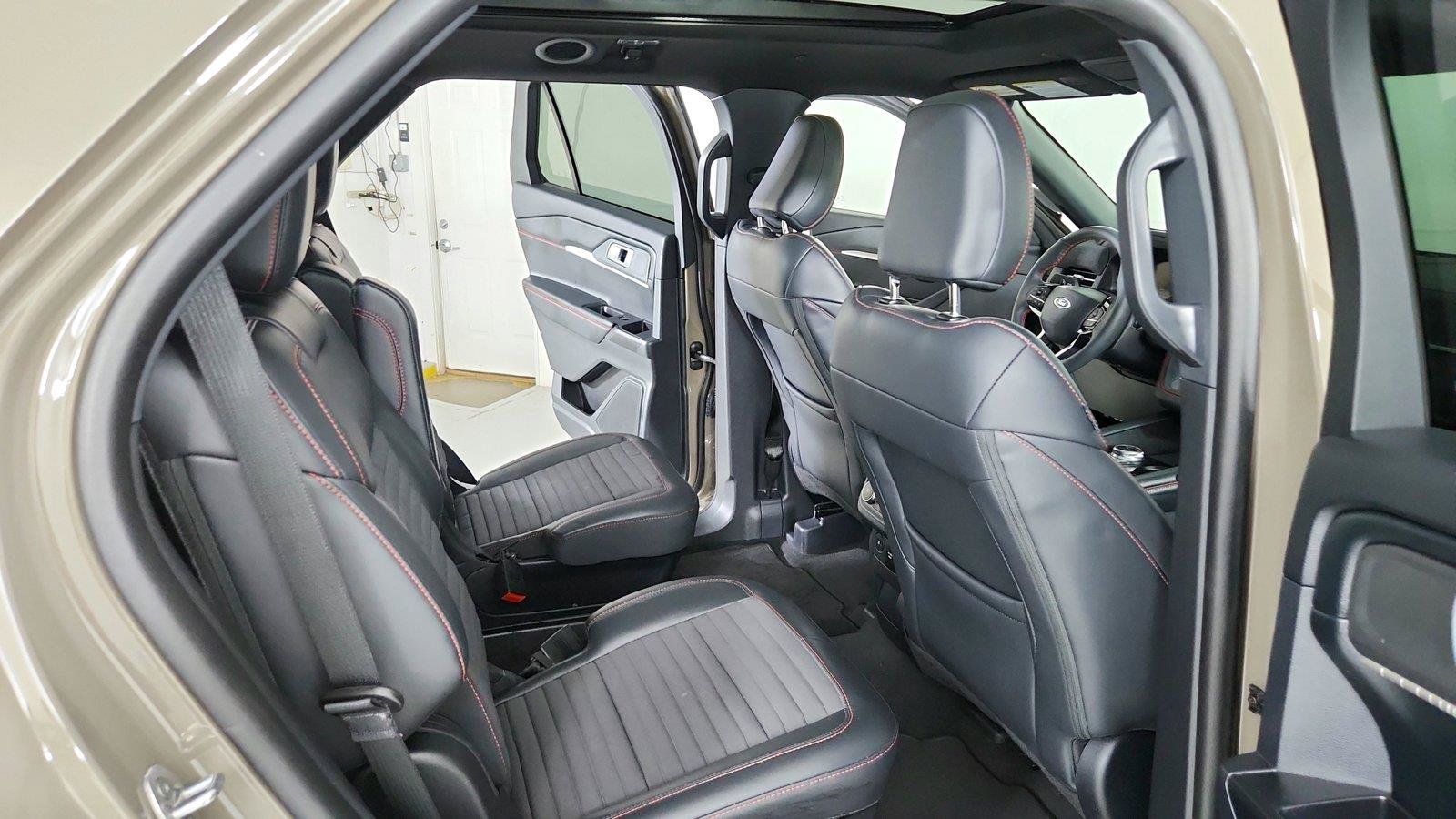 Used 2026 Ford Explorer ST-Line w/ ST-Line Street Pack AWD/4WD image 29