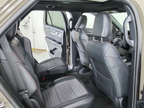 Used 2026 Ford Explorer ST-Line w/ ST-Line Street Pack AWD/4WD image 29