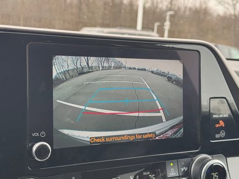 Used 2025 Toyota Highlander LE image 22