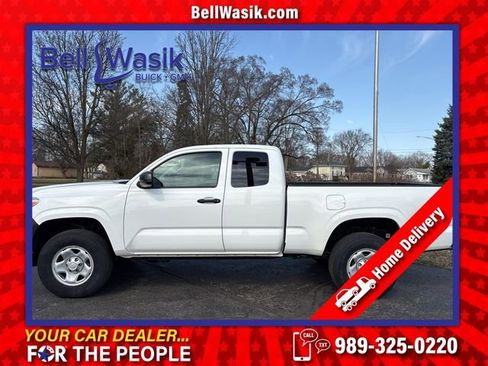 Used 2022 Toyota Tacoma SR image 3