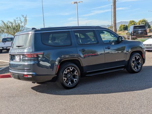 Used 2024 Jeep Wagoneer Series III image 3