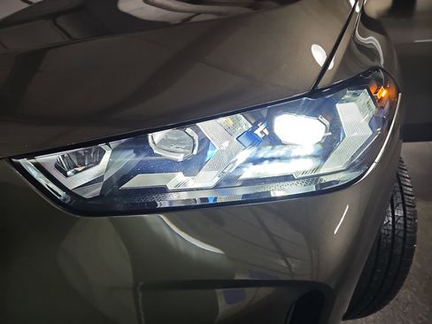 Certified 2024 BMW X5 xDrive50e w/ Premium Package image 33