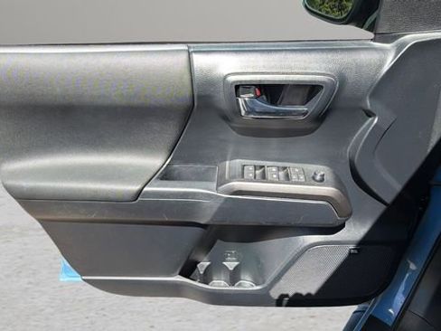 Used 2019 Toyota Tacoma TRD Sport image 18