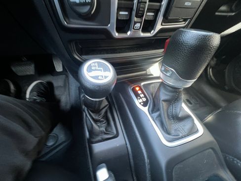 Used 2020 Jeep Gladiator Sport w/ Quick Order Package 24S image 19