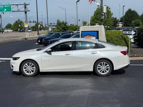Used 2016 Chevrolet Malibu LT FWD image 2