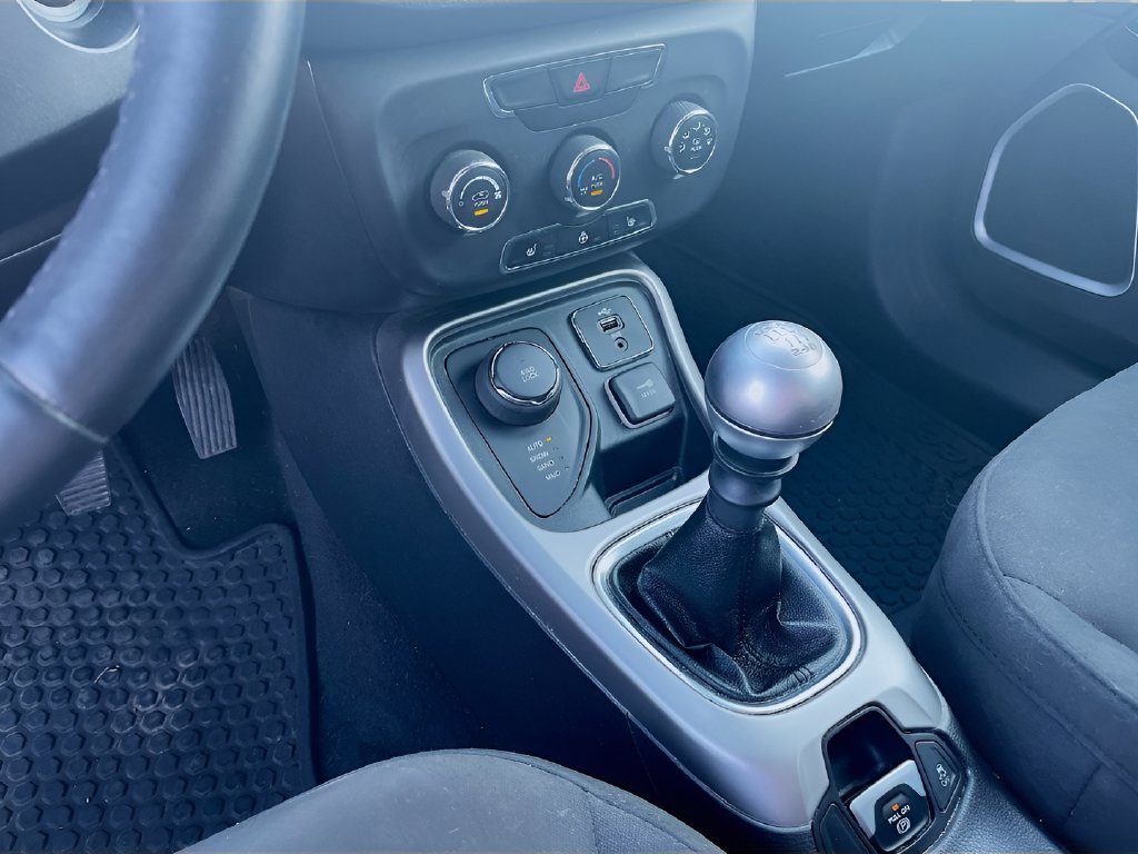 Used 2018 Jeep Compass Sport w/ Cold Weather Group AWD/4WD image 21