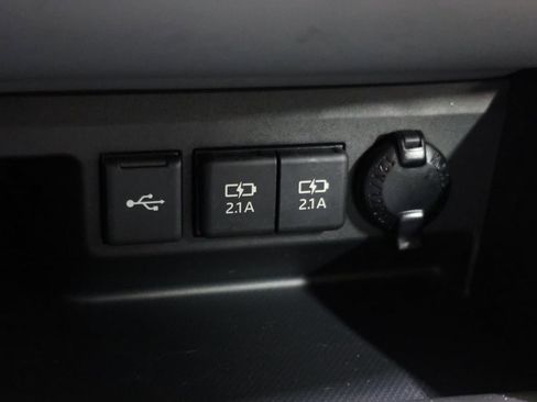 Used 2020 Toyota Highlander XLE image 34