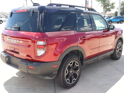 Used 2025 Ford Bronco Sport Outer Banks AWD/4WD image 5