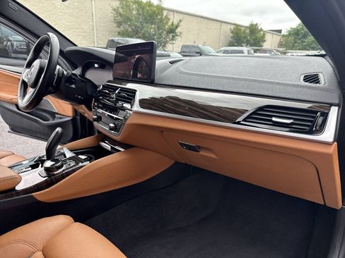 Used 2022 BMW M550i xDrive w/ Executive Package AWD/4WD image 40