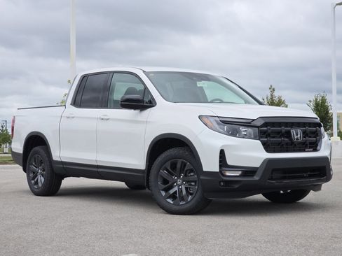 Certified 2025 Honda Ridgeline Sport image 2