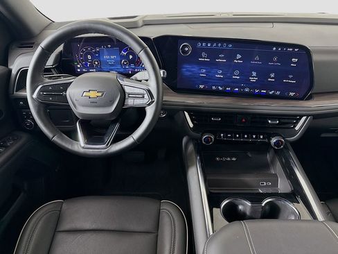 Used 2025 Chevrolet Tahoe Premier AWD/4WD image 22