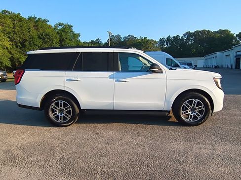 Used 2025 Ford Expedition Active RWD image 3