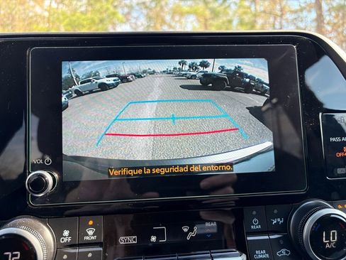 Used 2025 Toyota Highlander XLE image 21