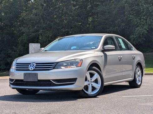 Used 2014 Volkswagen Passat 1.8T Wolfsburg Edition FWD image 4