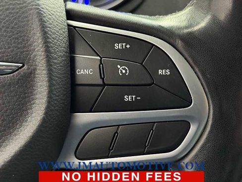 Used 2019 Chrysler 300 Limited image 41