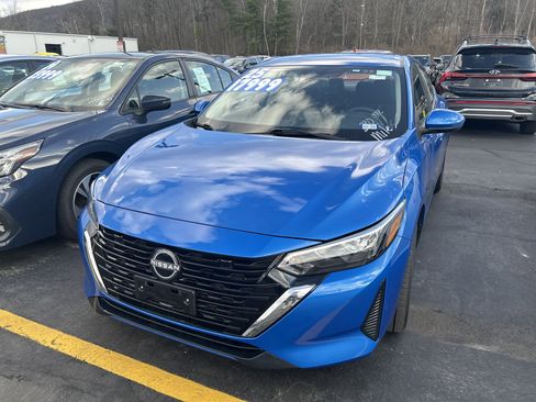 Used 2025 Nissan Sentra SV image 3