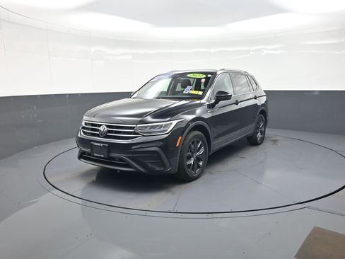 Used 2023 Volkswagen Tiguan SE w/ Panoramic Sunroof Package AWD/4WD image 7