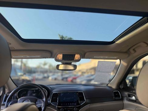 Used 2019 Jeep Grand Cherokee Overland RWD image 27