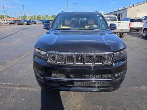 Used 2025 Jeep Grand Wagoneer L Series III w/ Rear Seat Video Group 1 AWD/4WD image 9