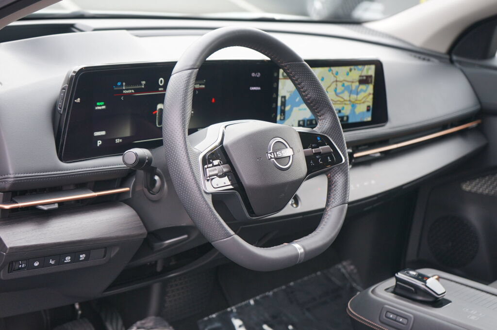 Used 2024 Nissan Ariya FWD image 16