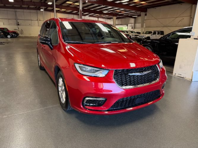 Used 2025 Chrysler Pacifica Select FWD image 6