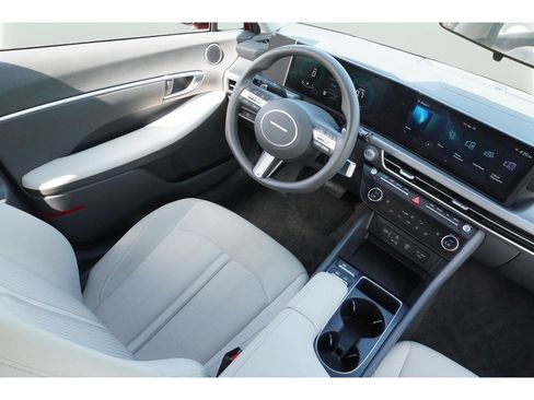Used 2025 Hyundai Sonata SEL FWD image 29