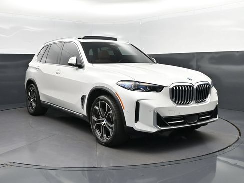 Used 2025 BMW X5 sDrive40i w/ Climate Comfort Package RWD image 9