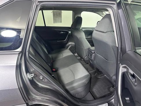 Used 2022 Toyota RAV4 XLE w/ Carpet Mat Package (TMS) AWD/4WD image 11