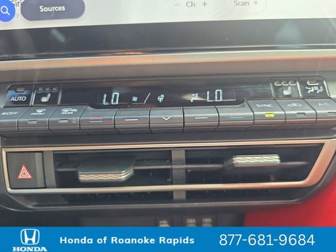 Used 2025 Toyota Camry XSE FWD image 26