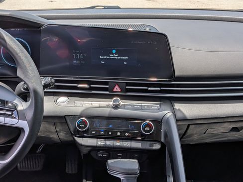 Used 2024 Hyundai Elantra SEL FWD image 18