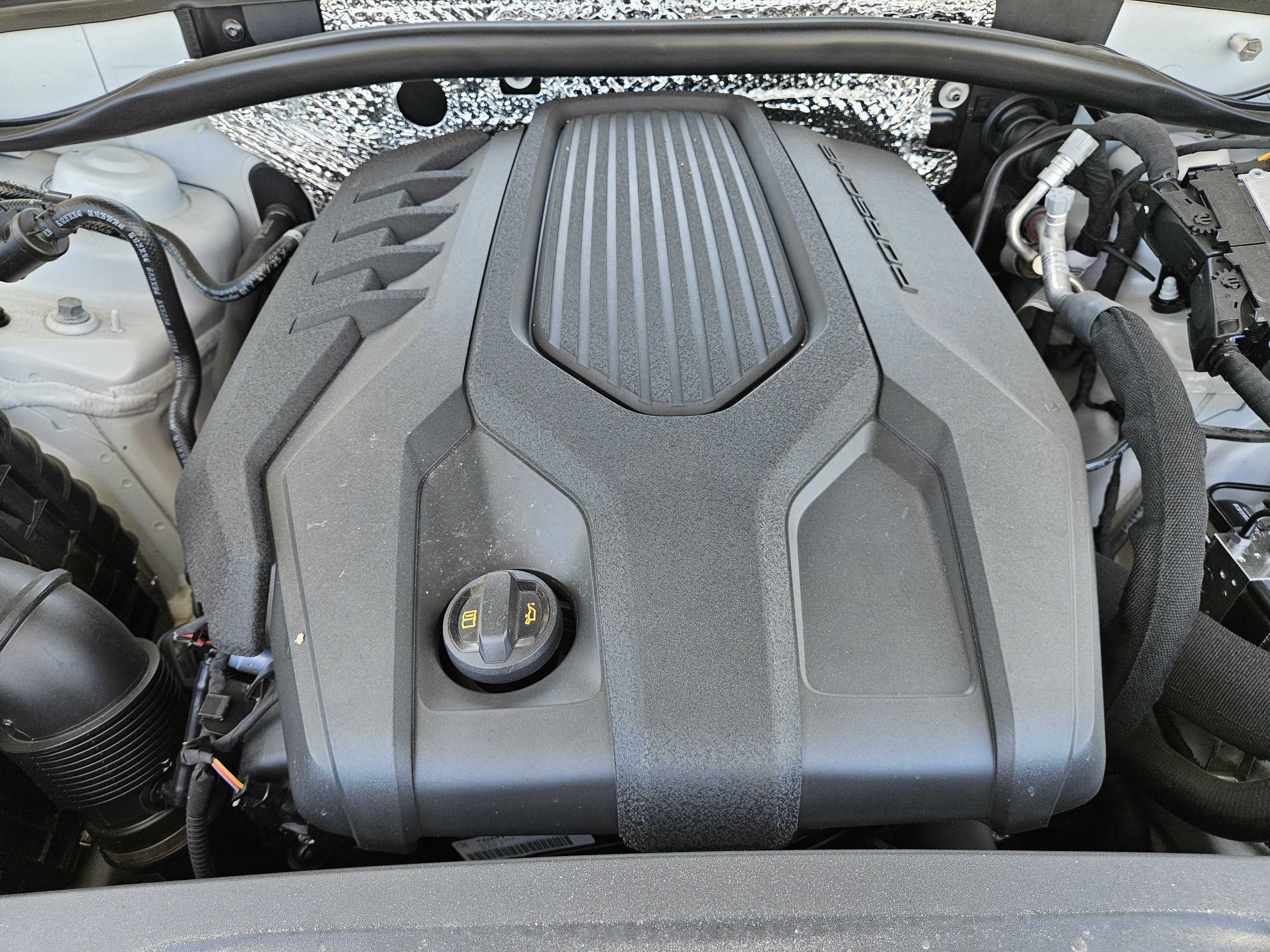 Certified 2026 Porsche Macan AWD/4WD image 30