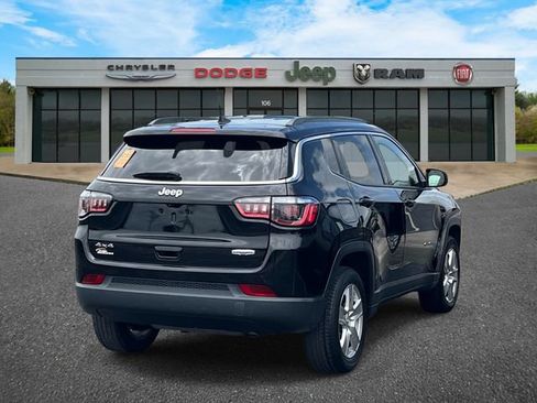 Certified 2022 Jeep Compass Latitude AWD/4WD image 3