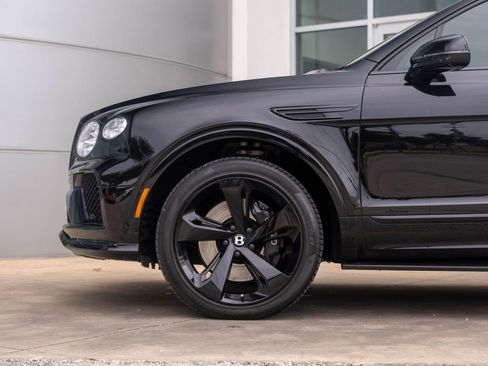 Used 2024 Bentley Bentayga AWD/4WD image 19